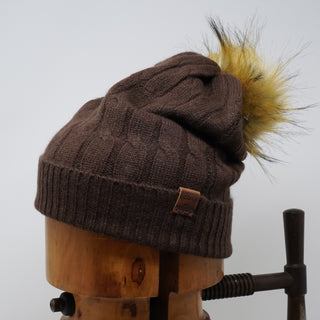 Die Meribel – 100 % Kaschmir – abnehmbare Bommelmütze
